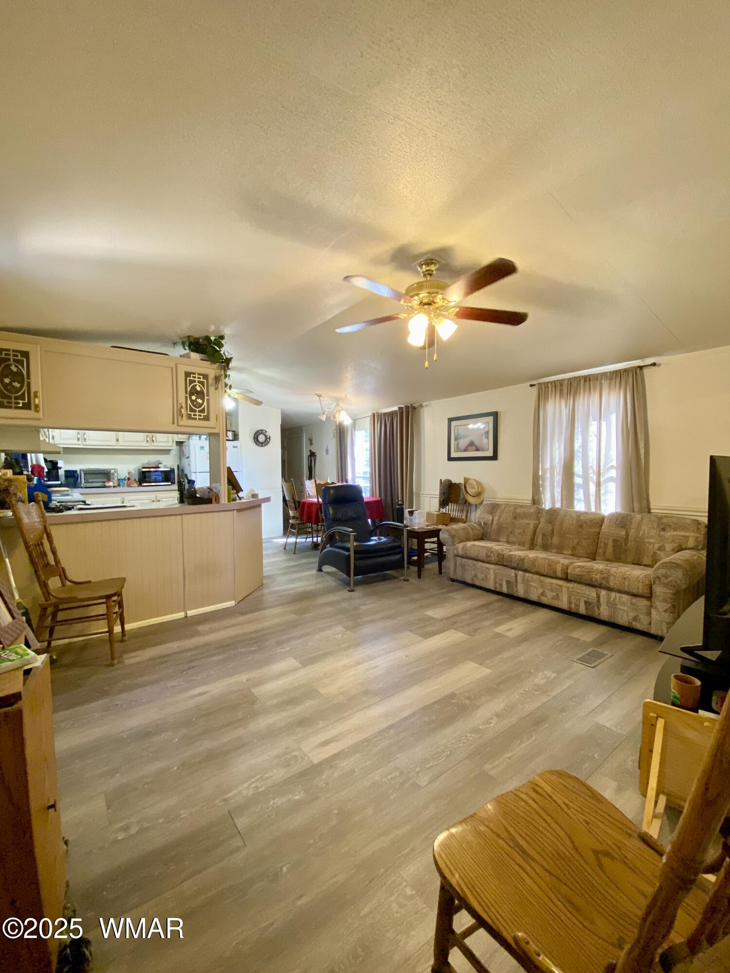 640 South Clark Road Show Low, AZ 85901 - Photo 7 of 18 Family/Great Room