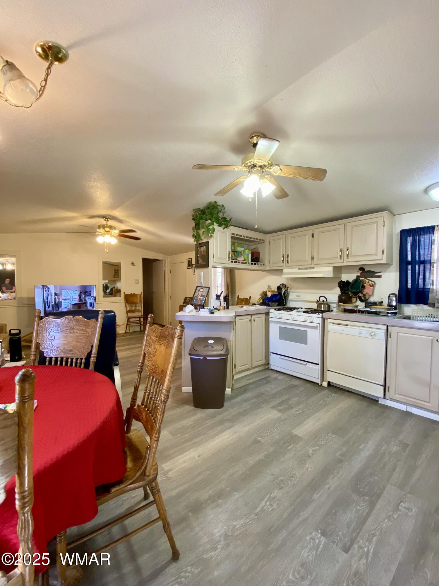 640 South Clark Road Show Low, AZ 85901 - Photo 10 of 18 Kitchen/Dining Combo
