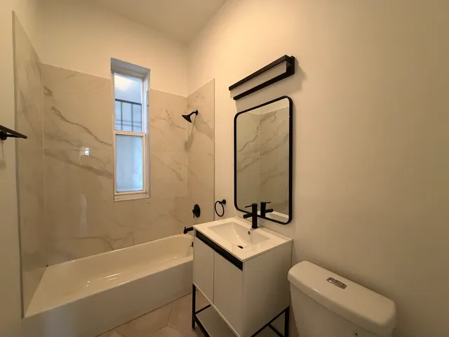 $2,819 | 1456 North Kedzie Avenue, Unit 1R, Chicago, IL 60651