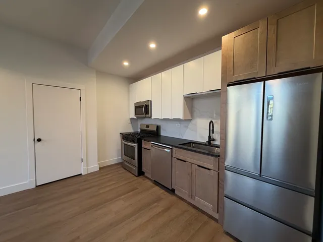 $2,819 | 1456 North Kedzie Avenue, Unit 1R, Chicago, IL 60651