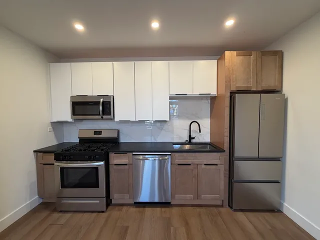 $2,819 | 1456 North Kedzie Avenue, Unit 1R, Chicago, IL 60651
