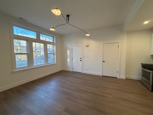 $2,819 | 1456 North Kedzie Avenue, Unit 1R, Chicago, IL 60651