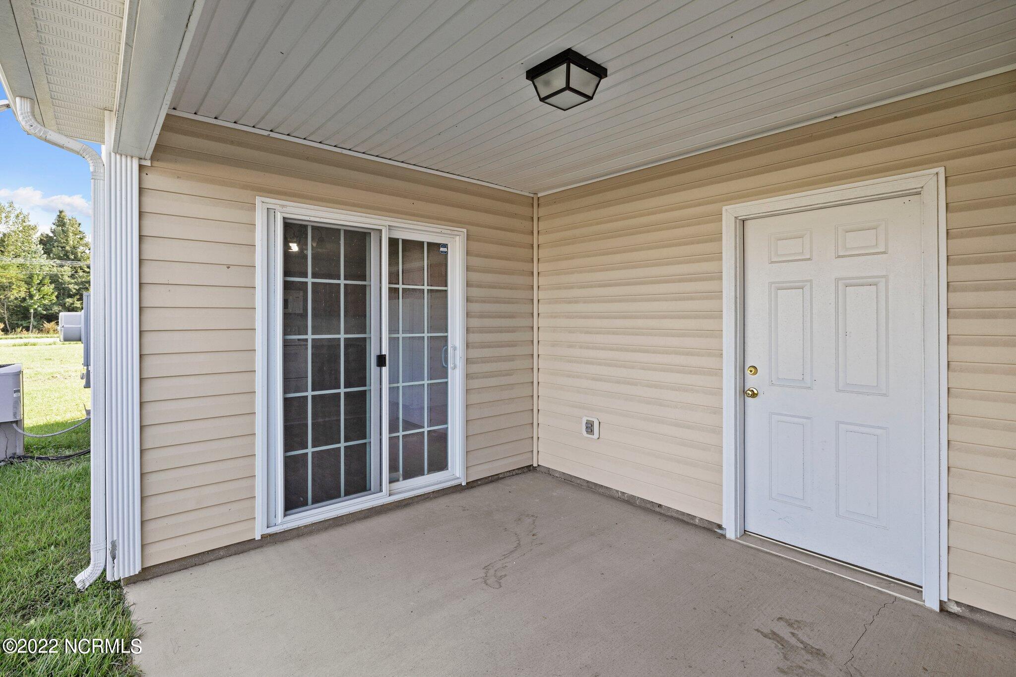 216 Smallwood Road Hubert, NC 28539 - Photo 29 of 45 back covered patio area