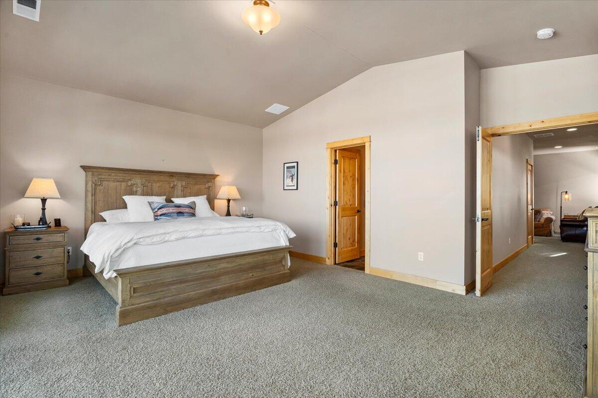 941 Southwest Vantage Point Way Bend, OR 97702 - Photo 14 of 52 11-Primary Bedroom