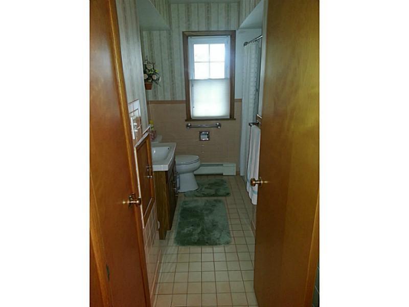 533 Winter Road New Castle, PA 16101 - Photo 13 of 25 Full Bath. Laundry Chute