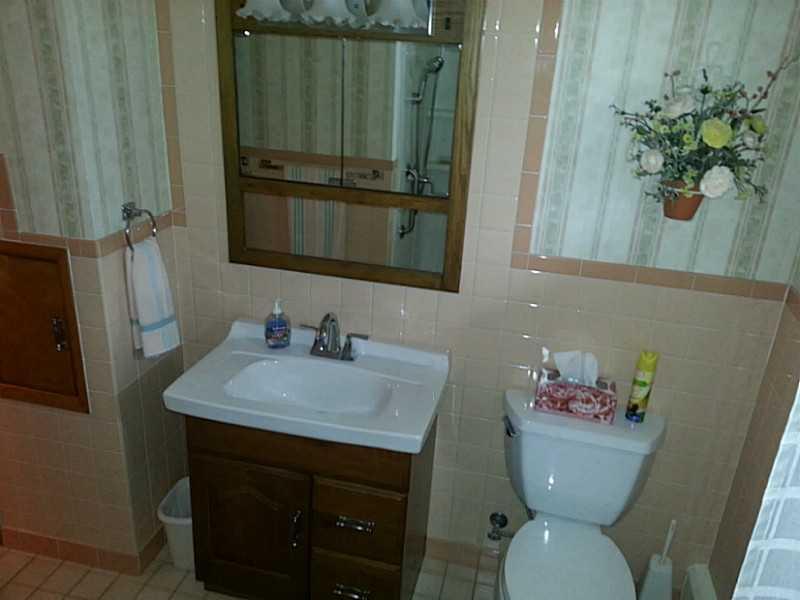 533 Winter Road New Castle, PA 16101 - Photo 14 of 25 Full Bath.