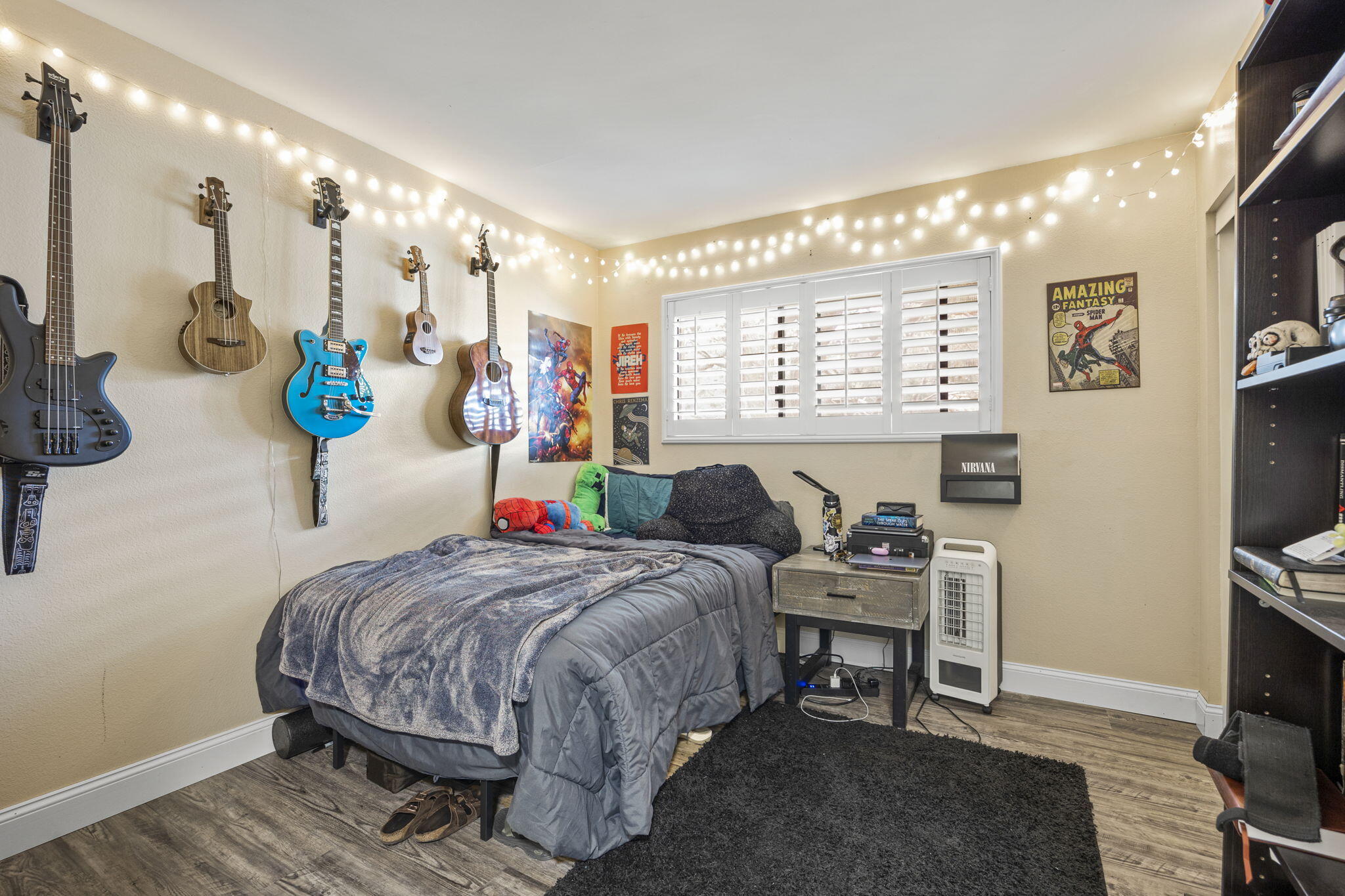 4413 Catlin Circle, Unit B Carpinteria, CA 93013 - Photo 19 of 23 a bedroom that has a bed and a desk in it