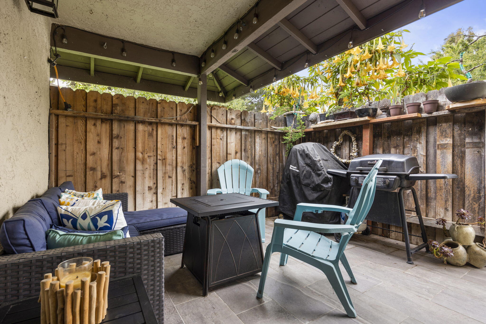4413 Catlin Circle, Unit B Carpinteria, CA 93013 - Photo 4 of 23 a patio with table and chairs