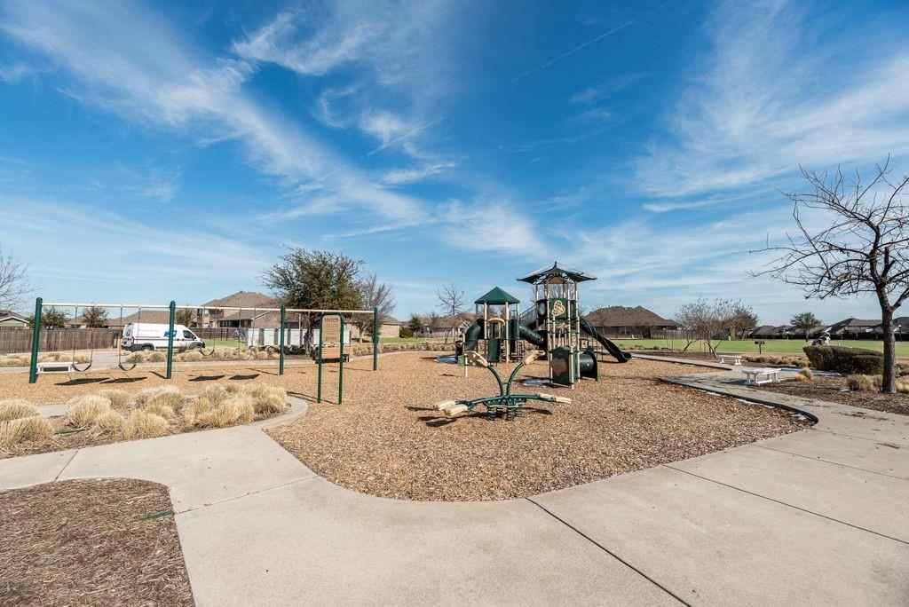 1620 Berry Rdg Trail Aubrey, TX 76227 - Photo 32 of 33 a view of a entertaining space
