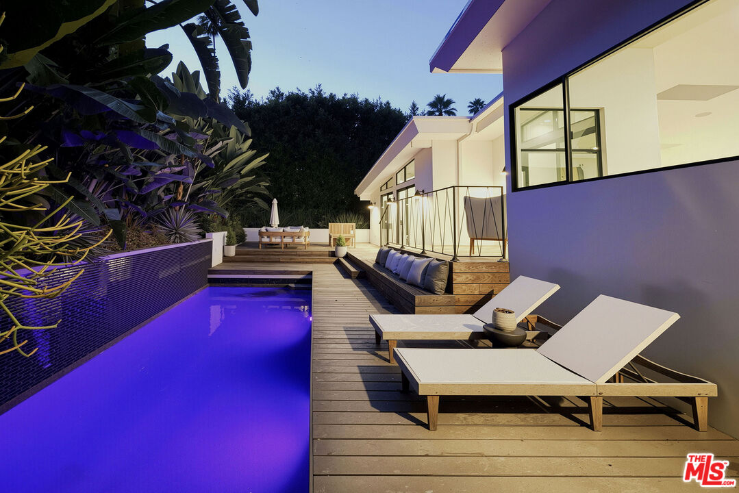 1541 Rising Glen Road Los Angeles, CA 90069 - Photo 12 of 19