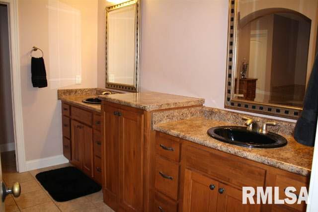 5341 Judge Road Bettendorf, IA 52722 - Photo 15 of 22 Gallery Image 15