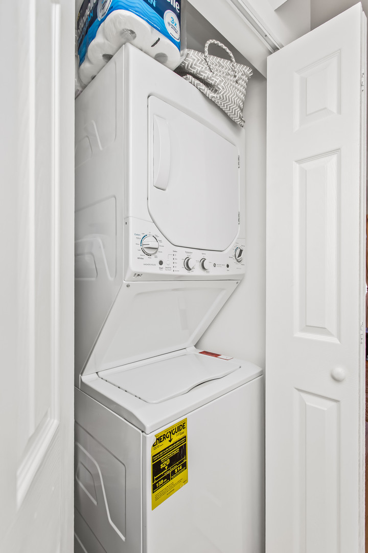 55 Vail Colony, Unit 6 Fox Lake, IL 60020 - Photo 10 of 23 a utility room with dryer and washer