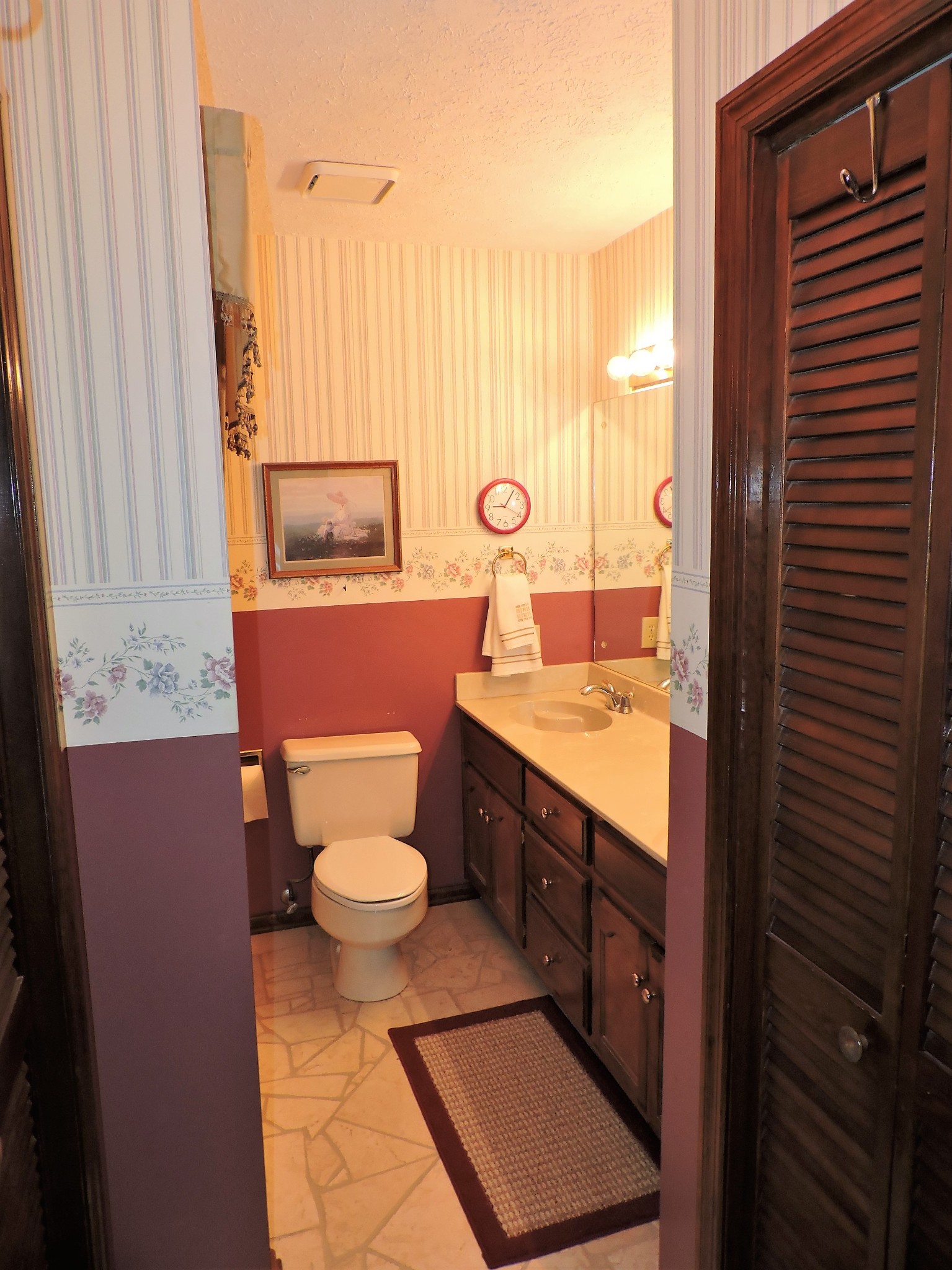 3581 Franklin Road Lebanon, TN 37090 - Photo 37 of 42 a bathroom with a toilet a sink and a large mirror