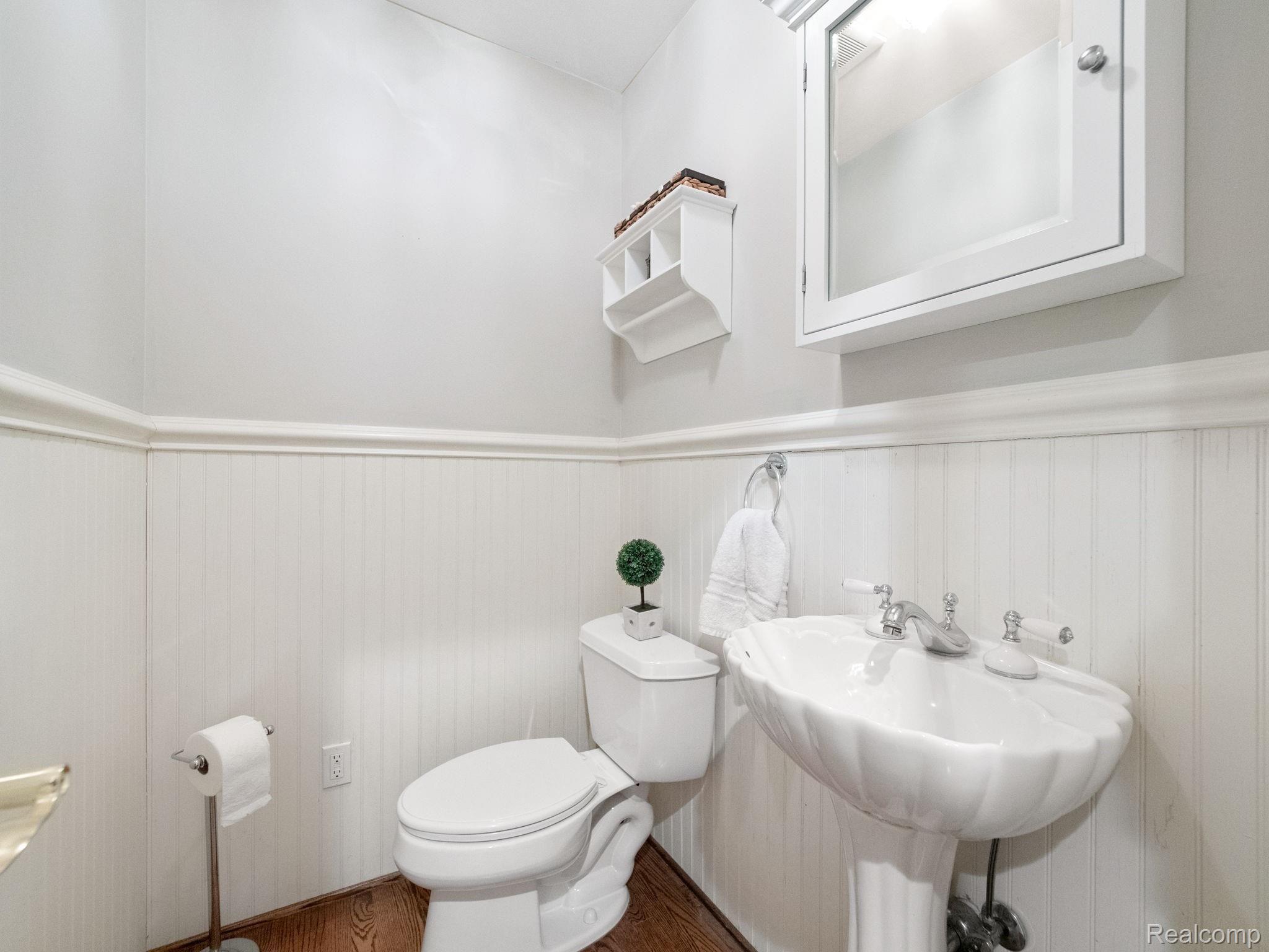 554 Glengarry Road Bloomfield Hills, MI 48301 - Photo 22 of 40 P2900804.jpg