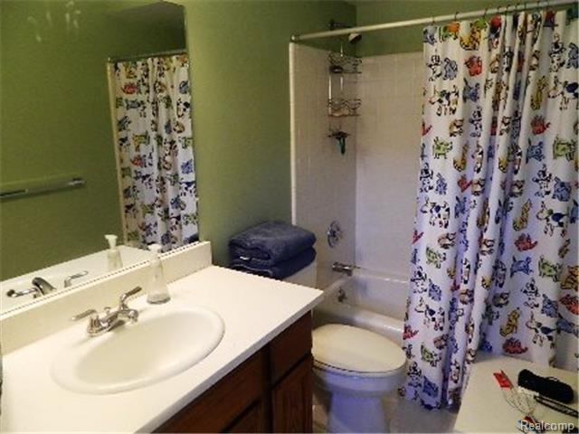 250 Marmoor Court Rochester, MI 48309 - Photo 13 of 17 31217297-12.JPG
