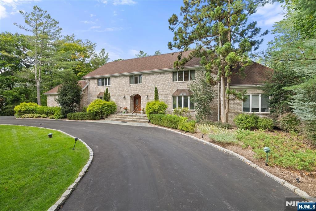 963 Huron Road Franklin Lakes, NJ 07417 - Photo 4 of 37 Gallery Image 4