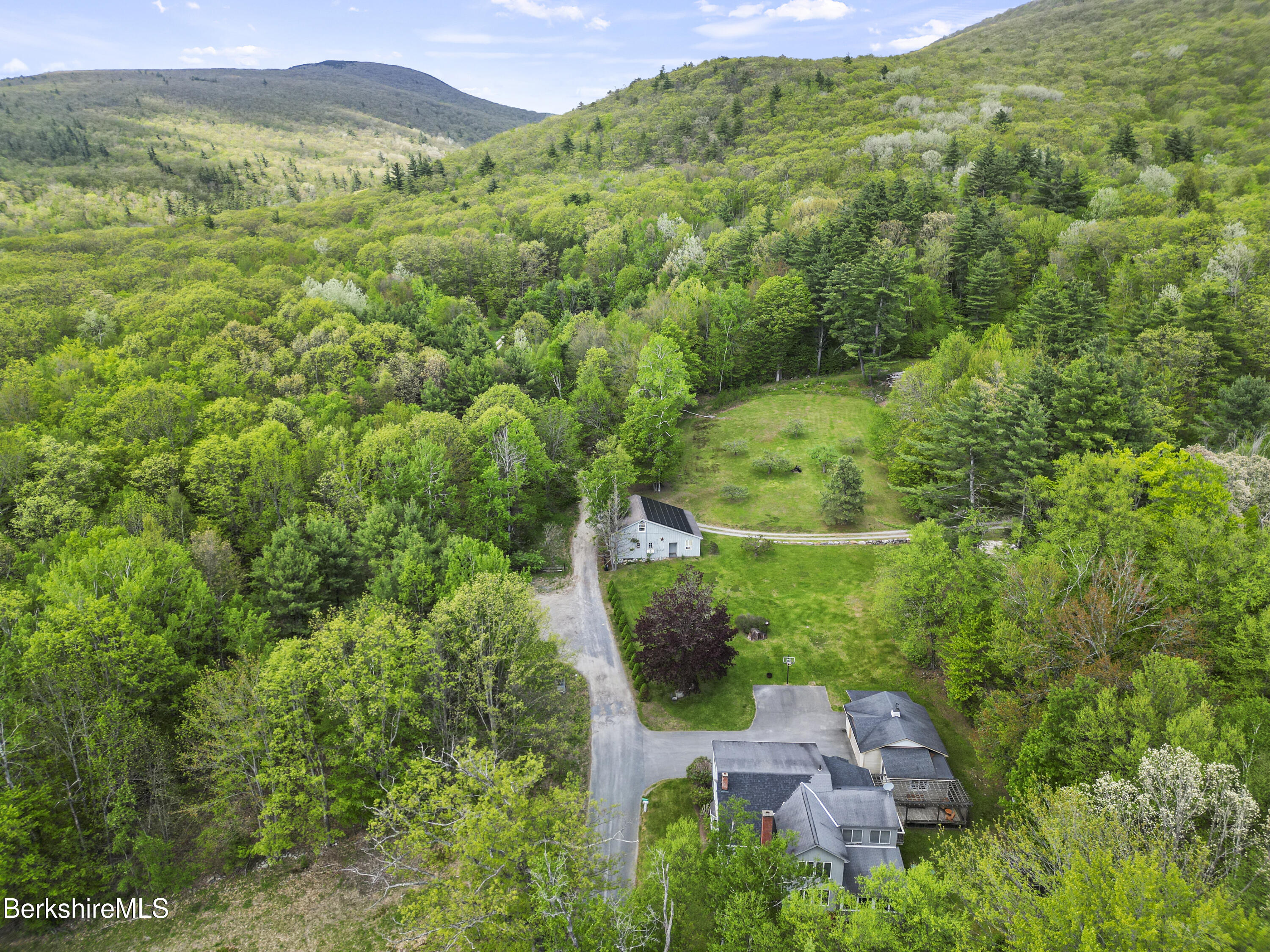 924 Henderson Road Williamstown, MA 01267 - Photo 51 of 51 Aerial View