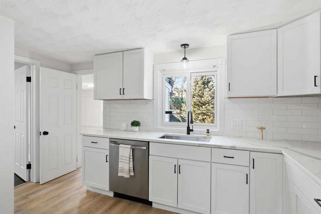 34 Elsie Street Springfield, MA 01109 - Photo 8 of 24 Gallery Image 8
