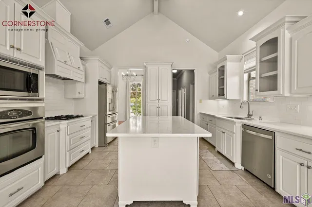 $2,950 | 8564 Grand View Drive, Baton Rouge, LA 70809