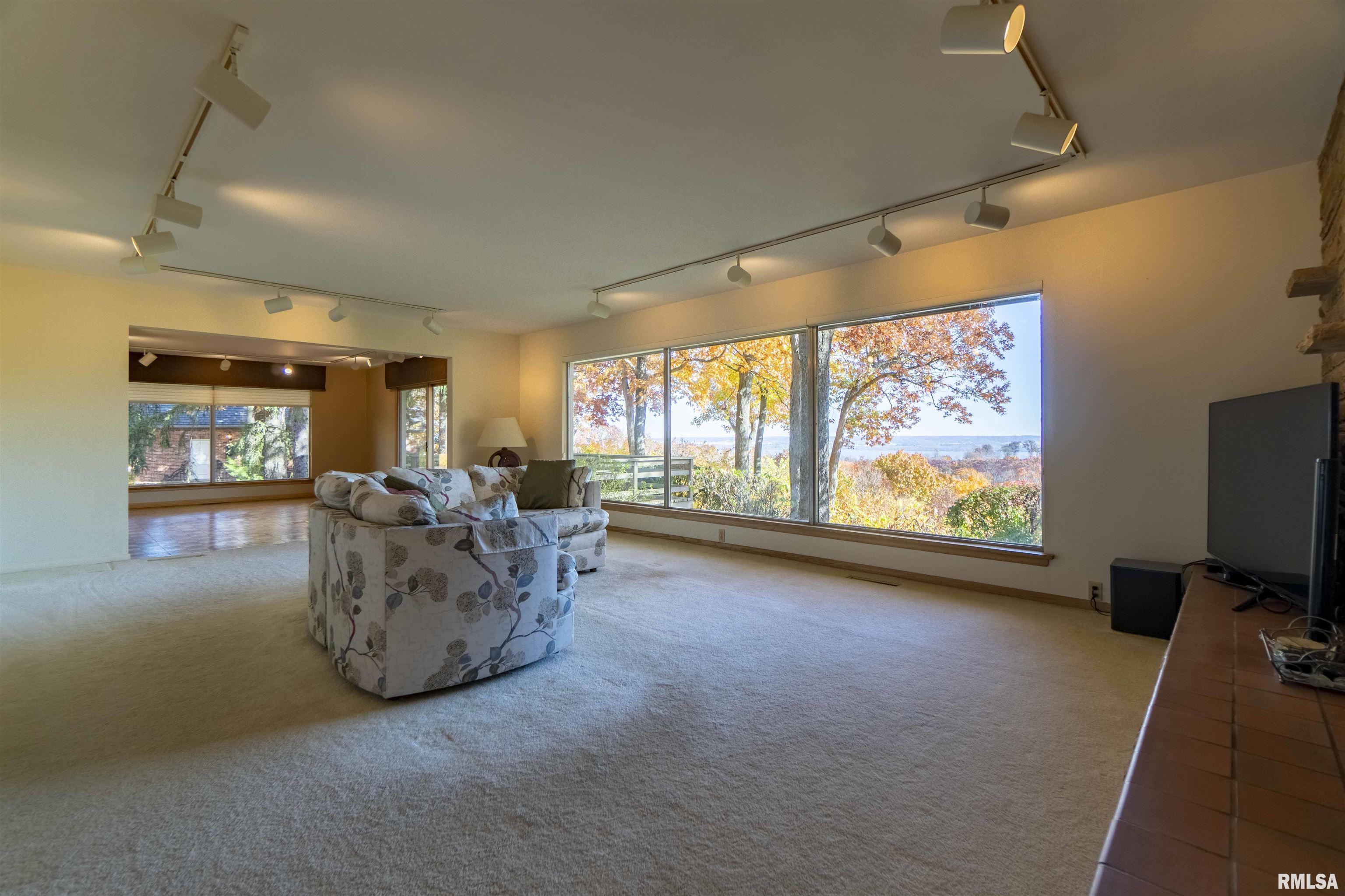 9318 North Picture Ridge Road Peoria, IL 61615 - Photo 11 of 56 Gallery Image 11