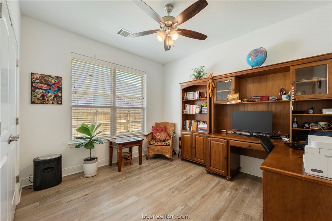 3500 Abingdon Cove Bryan, TX 77808 - Photo 15 of 23 a living room with furniture and a flat screen tv