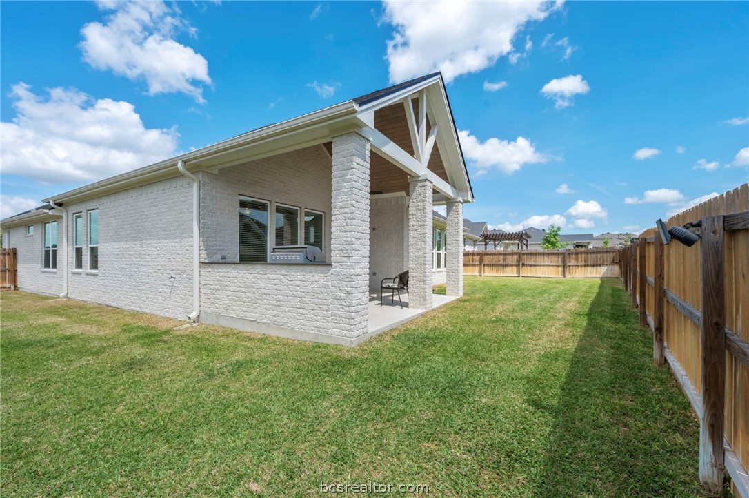 3500 Abingdon Cove Bryan, TX 77808 - Photo 20 of 23 a view of a backyard with plants and a backyard