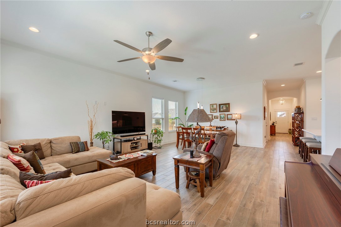 3500 Abingdon Cove Bryan, TX 77808 - Photo 7 of 23 a living room with furniture and a flat screen tv