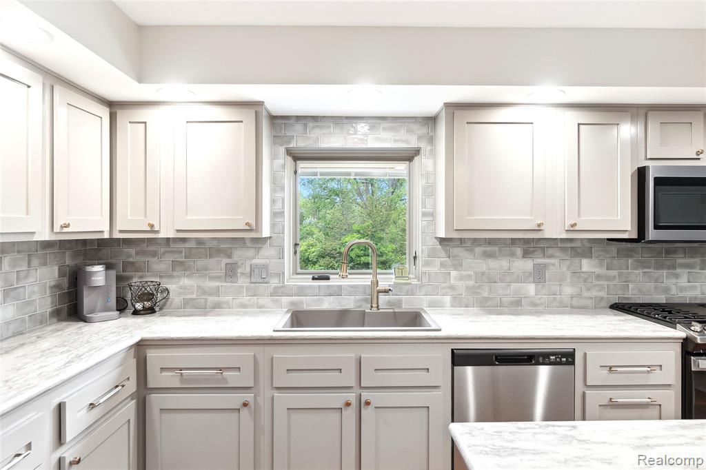 459 Elms Road Flushing, MI 48433 - Photo 11 of 67