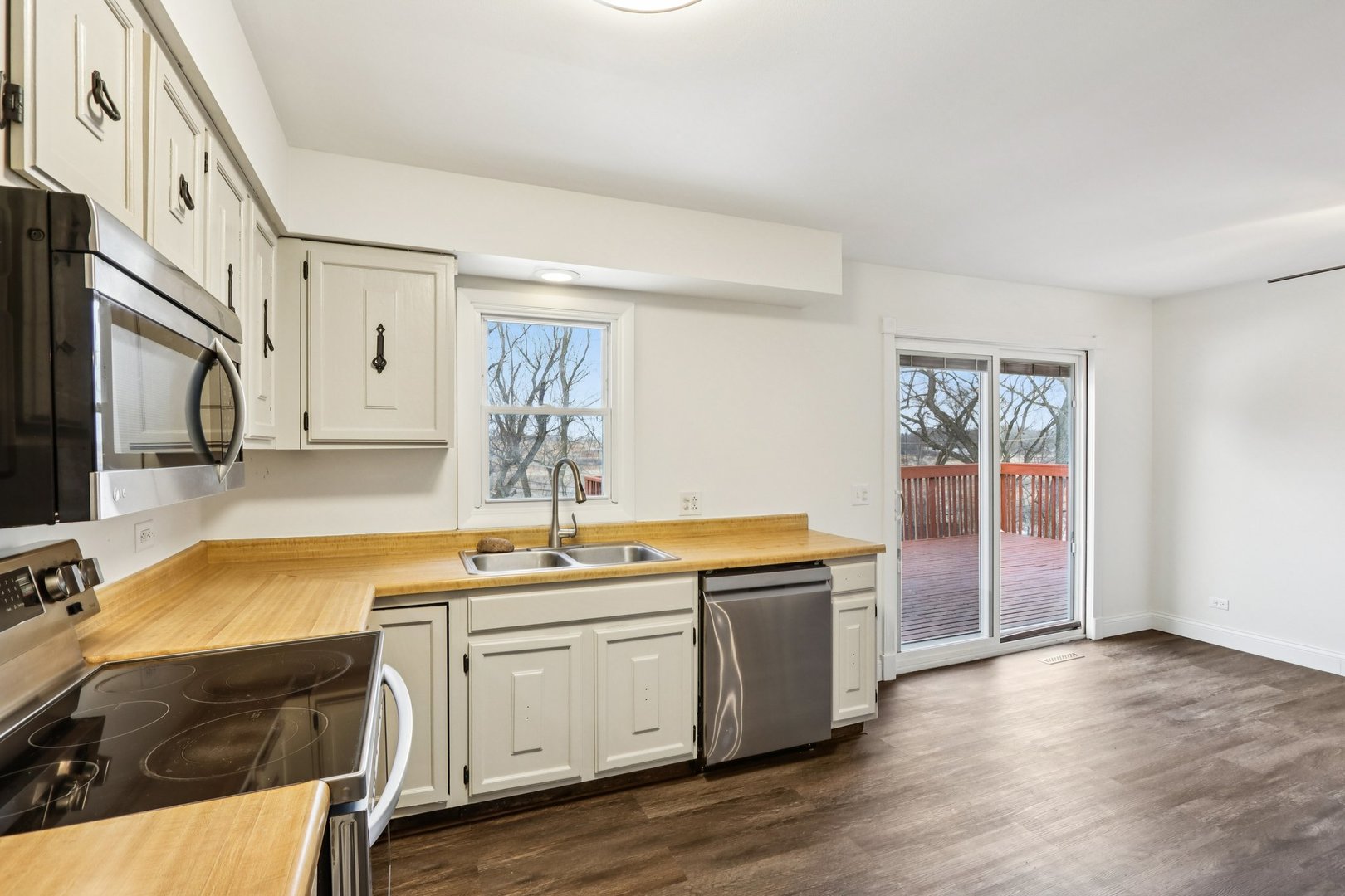 413 Plum Street Lake In The Hills, IL 60156 - Photo 16 of 42