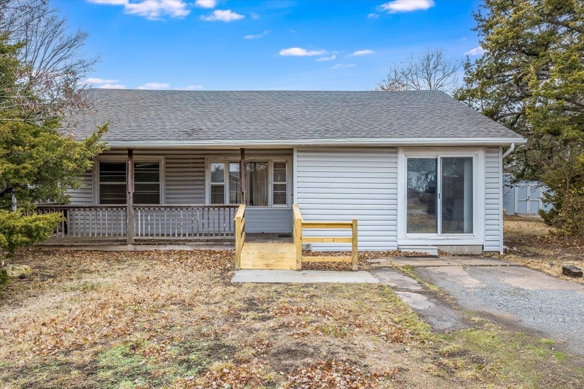 2201 South Richfield Road Wichita, KS 67207 - Photo 2 of 27