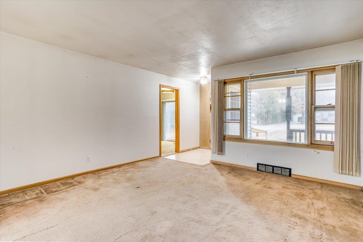 2201 South Richfield Road Wichita, KS 67207 - Photo 4 of 27