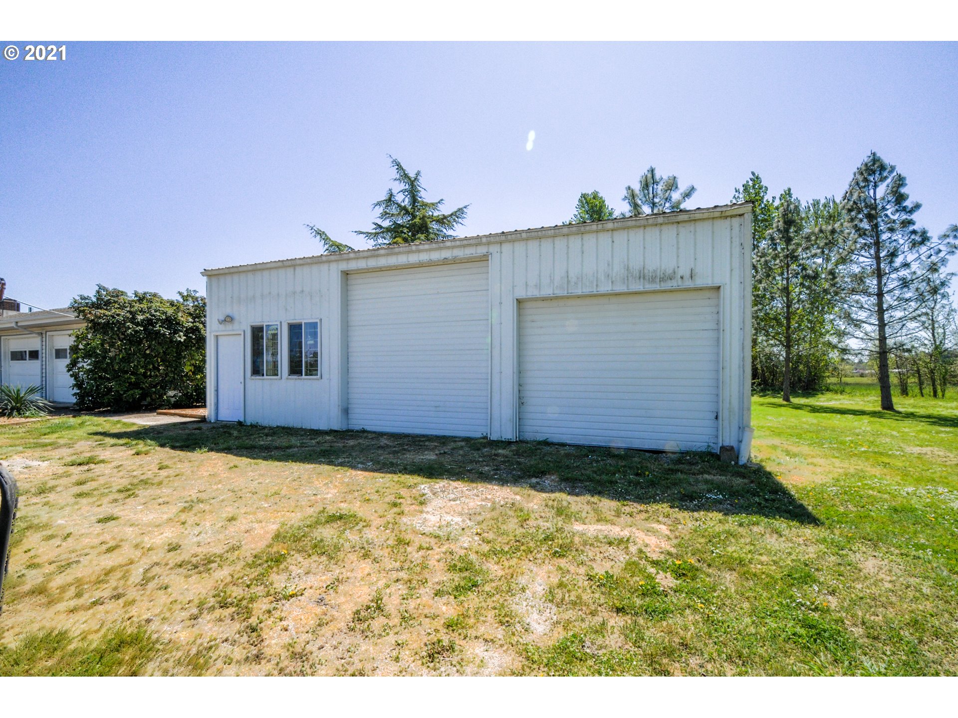 33821 Brewster Road Lebanon, OR 97355 - Photo 2 of 25 Gallery Image 2