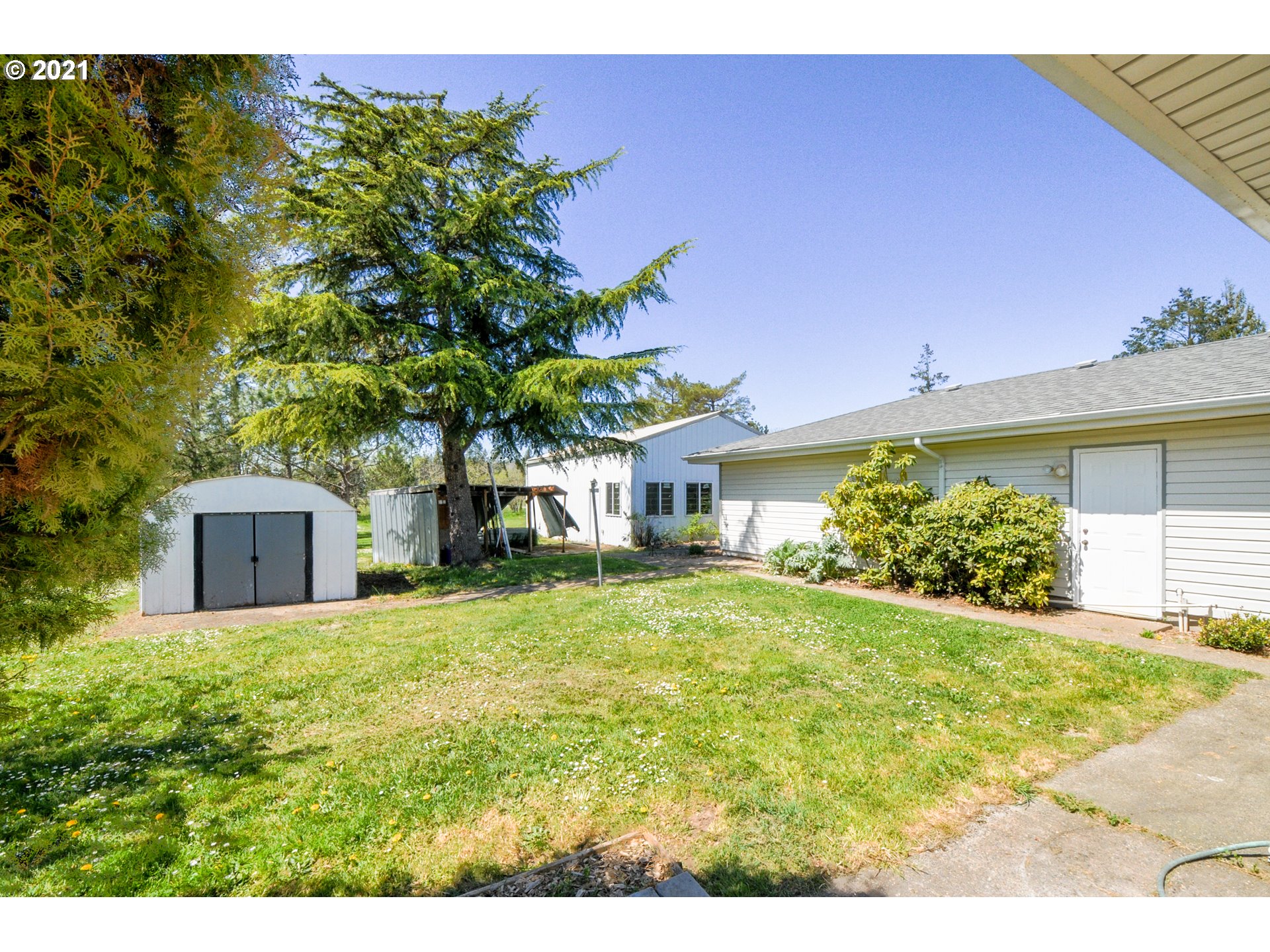 33821 Brewster Road Lebanon, OR 97355 - Photo 11 of 25 Gallery Image 11