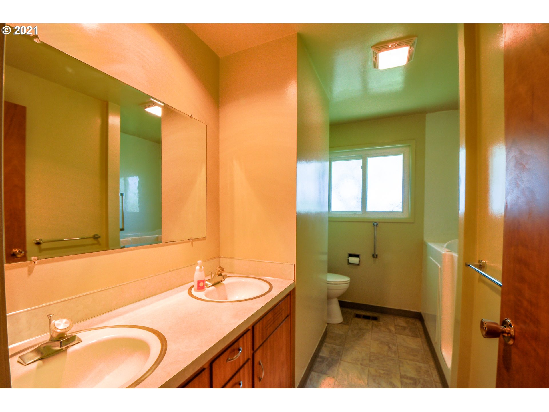 33821 Brewster Road Lebanon, OR 97355 - Photo 21 of 25 Gallery Image 21