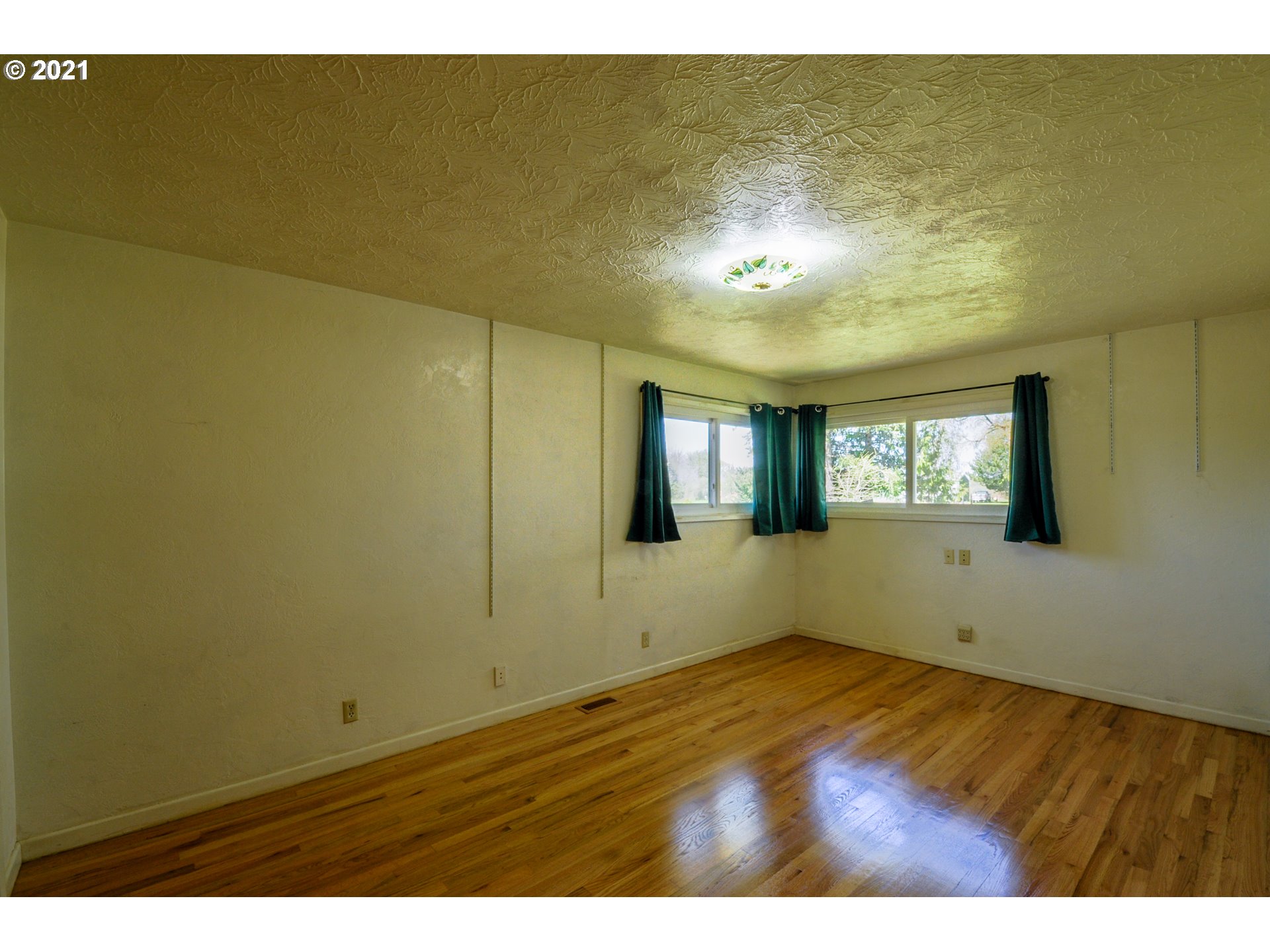 33821 Brewster Road Lebanon, OR 97355 - Photo 22 of 25 Gallery Image 22