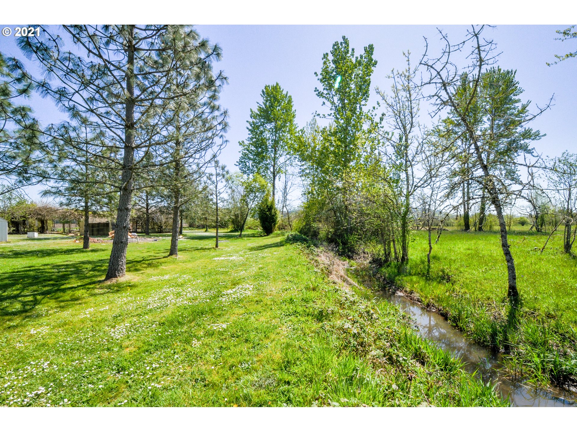 33821 Brewster Road Lebanon, OR 97355 - Photo 5 of 25 Gallery Image 5