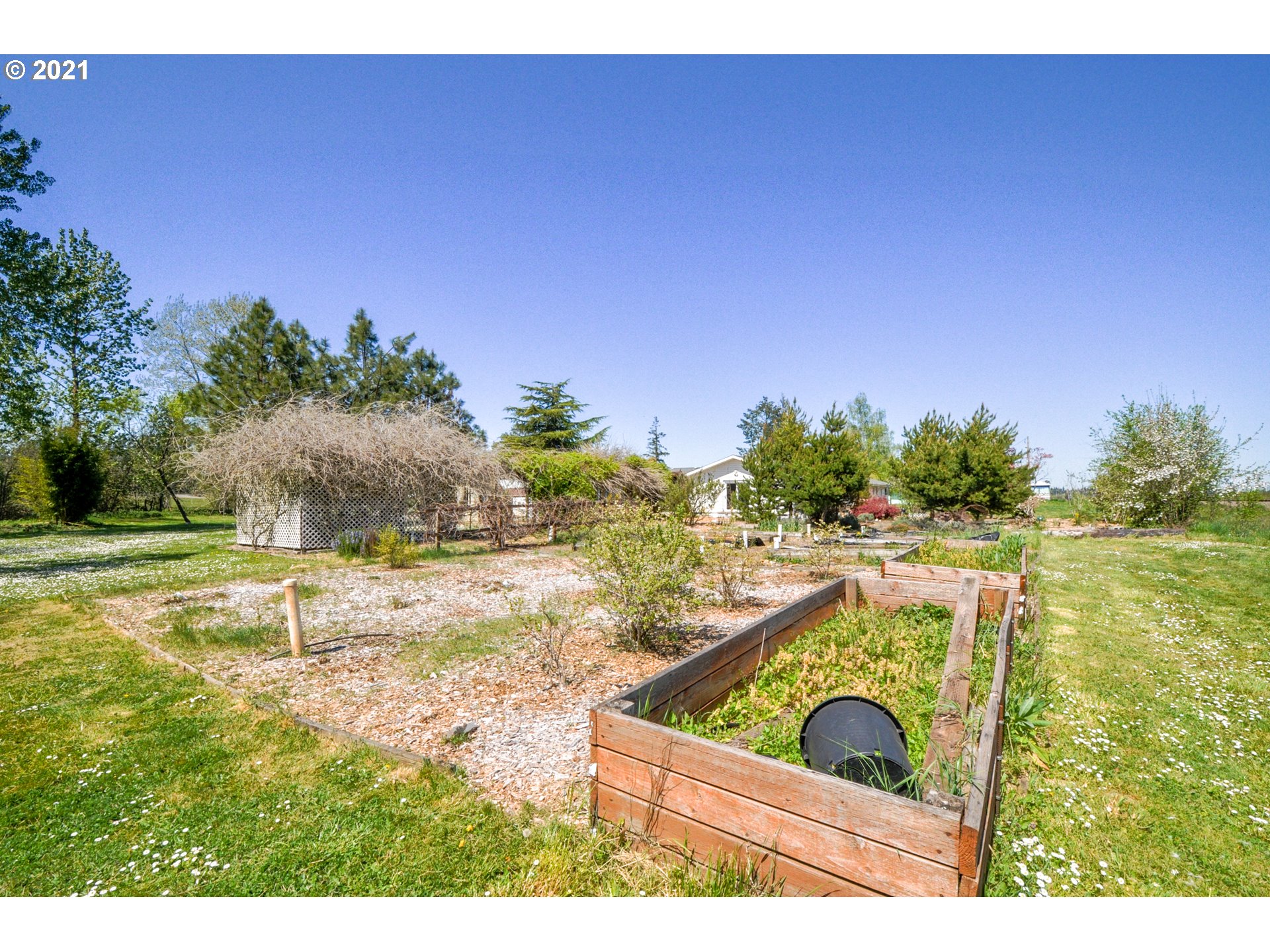 33821 Brewster Road Lebanon, OR 97355 - Photo 7 of 25 Gallery Image 7
