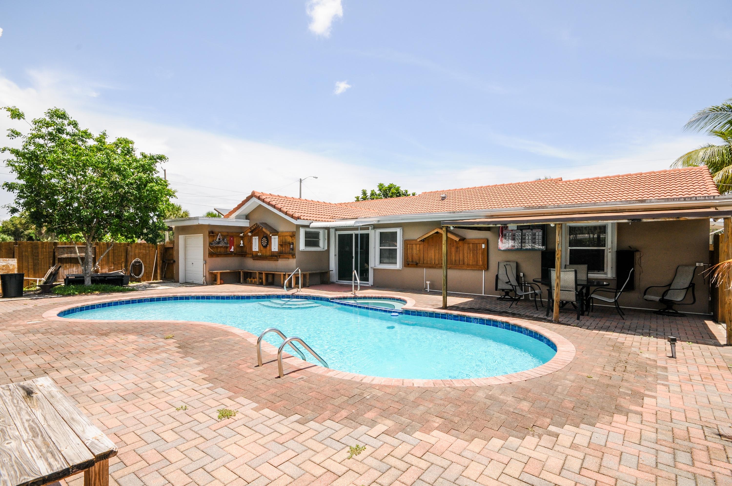 33 Southwest 12th Avenue Boca Raton, FL 33486 - Photo 11 of 25 Large free form pool
