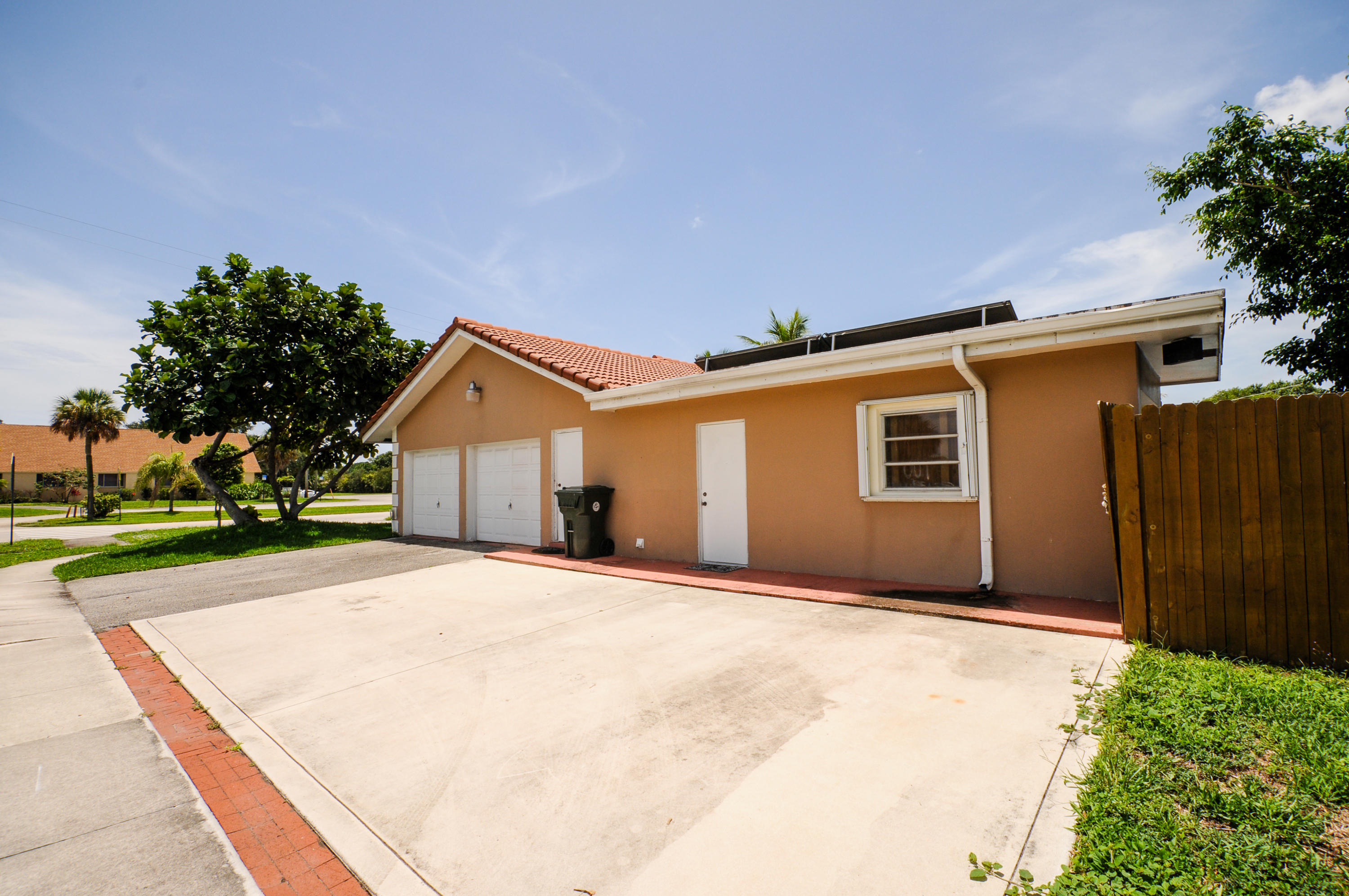 33 Southwest 12th Avenue Boca Raton, FL 33486 - Photo 5 of 25 Side