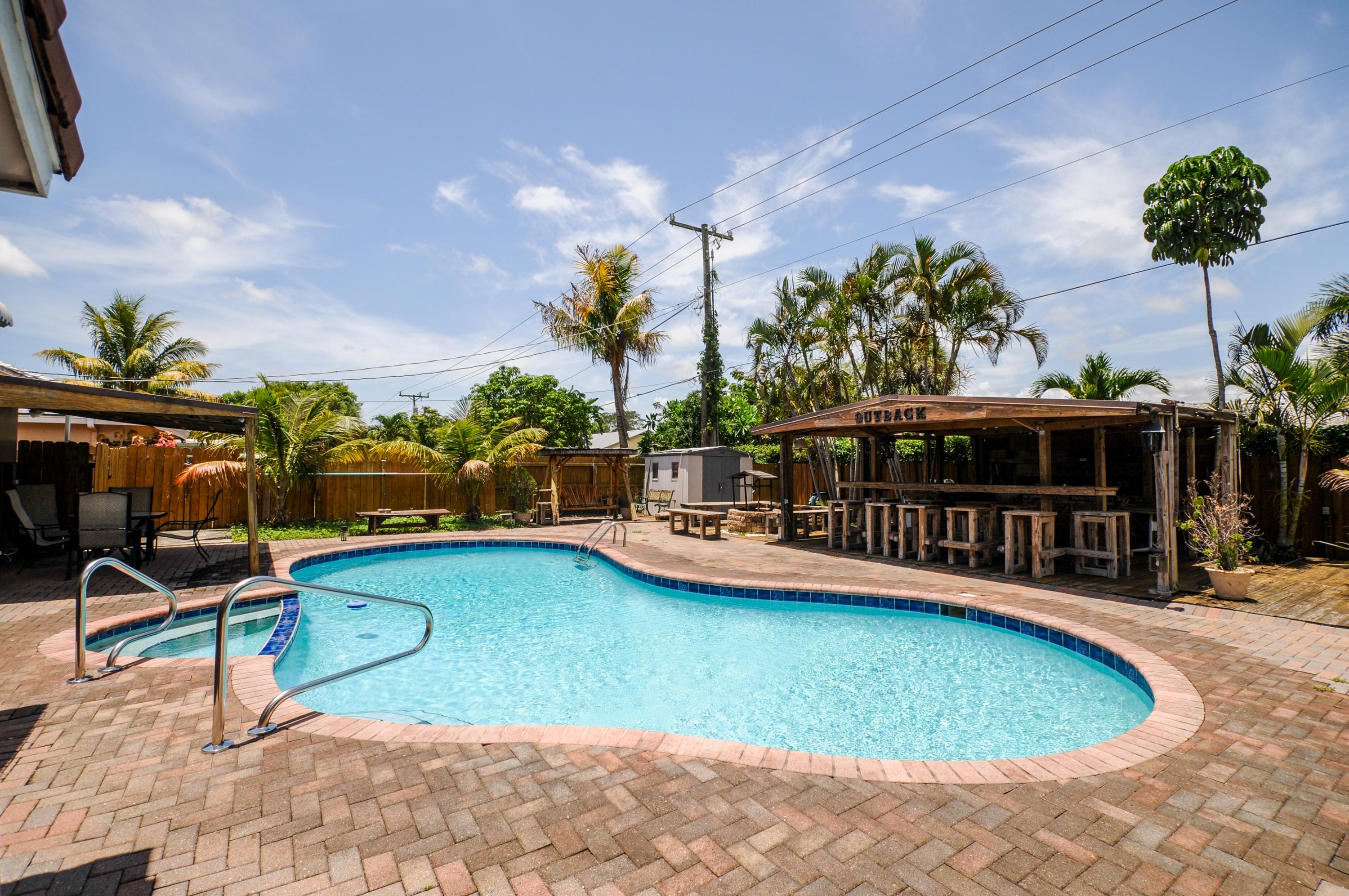 33 Southwest 12th Avenue Boca Raton, FL 33486 - Photo 6 of 25 Great patio and pool