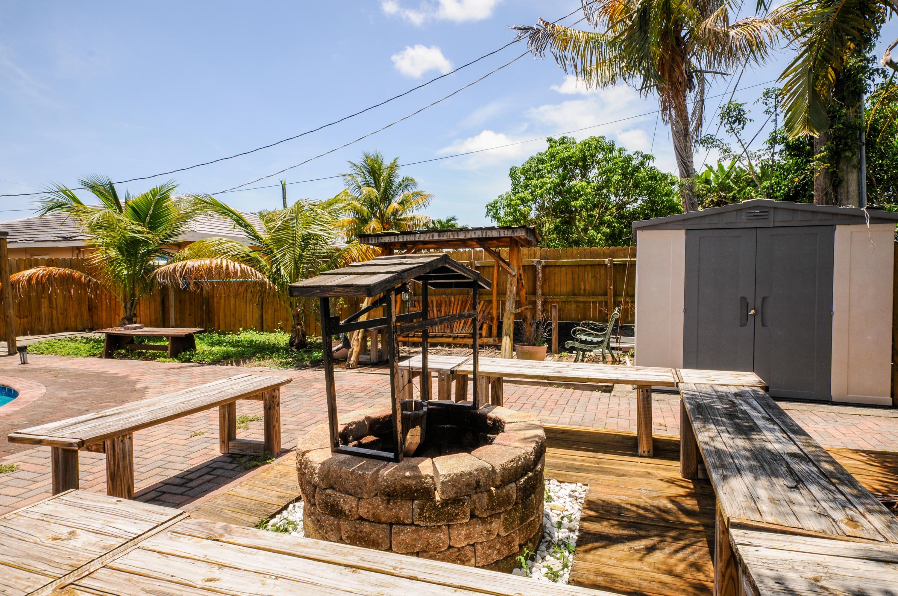 33 Southwest 12th Avenue Boca Raton, FL 33486 - Photo 10 of 25 Fire pit