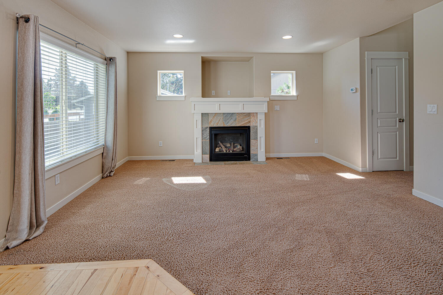 62006 Dantili Road Bend, OR 97701 - Photo 6 of 26 Abundant windows for natural light