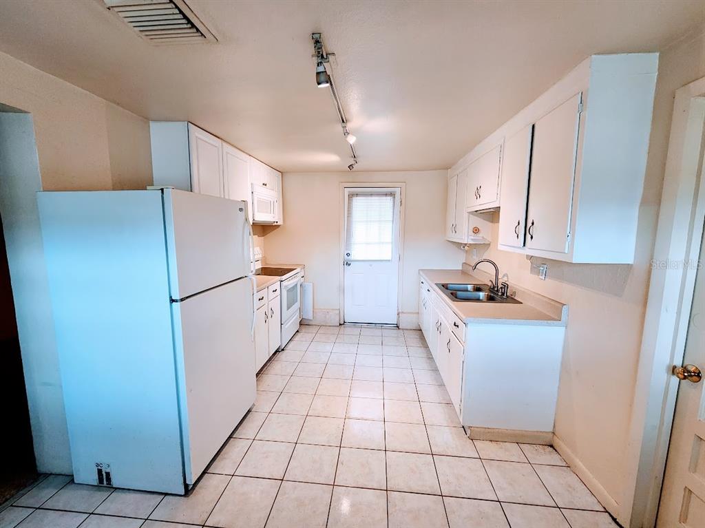 385 Pelican Road Venice, FL 34293 - Photo 5 of 45