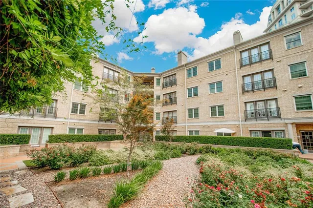 $1,750 | 3400 Welborn Street, Unit 306, Dallas, TX 75219