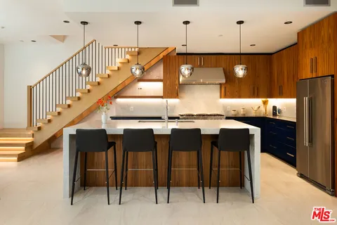 $1,999,000 | 212 Bay Street, Unit 102, Santa Monica, CA 90405