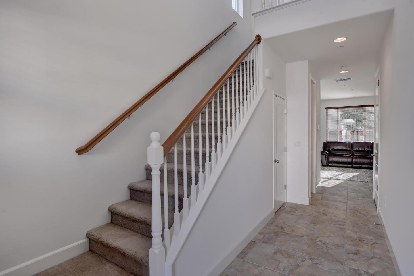 250 Robin Place Gilroy, CA 95020 - Photo 3 of 19