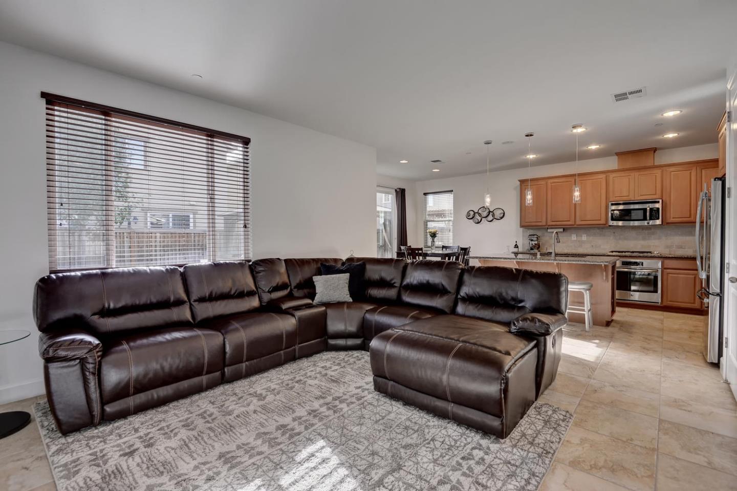 250 Robin Place Gilroy, CA 95020 - Photo 4 of 19