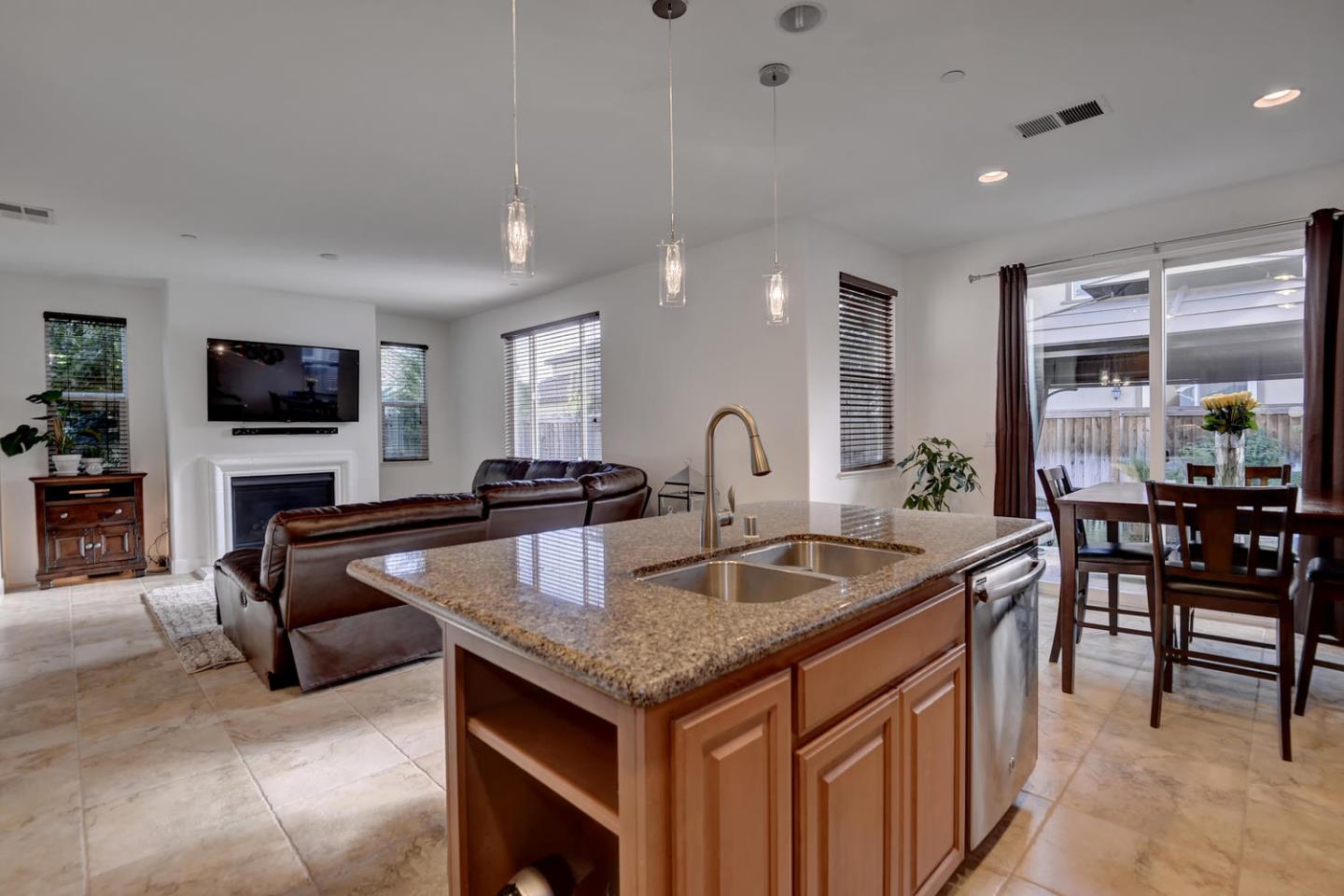 250 Robin Place Gilroy, CA 95020 - Photo 7 of 19