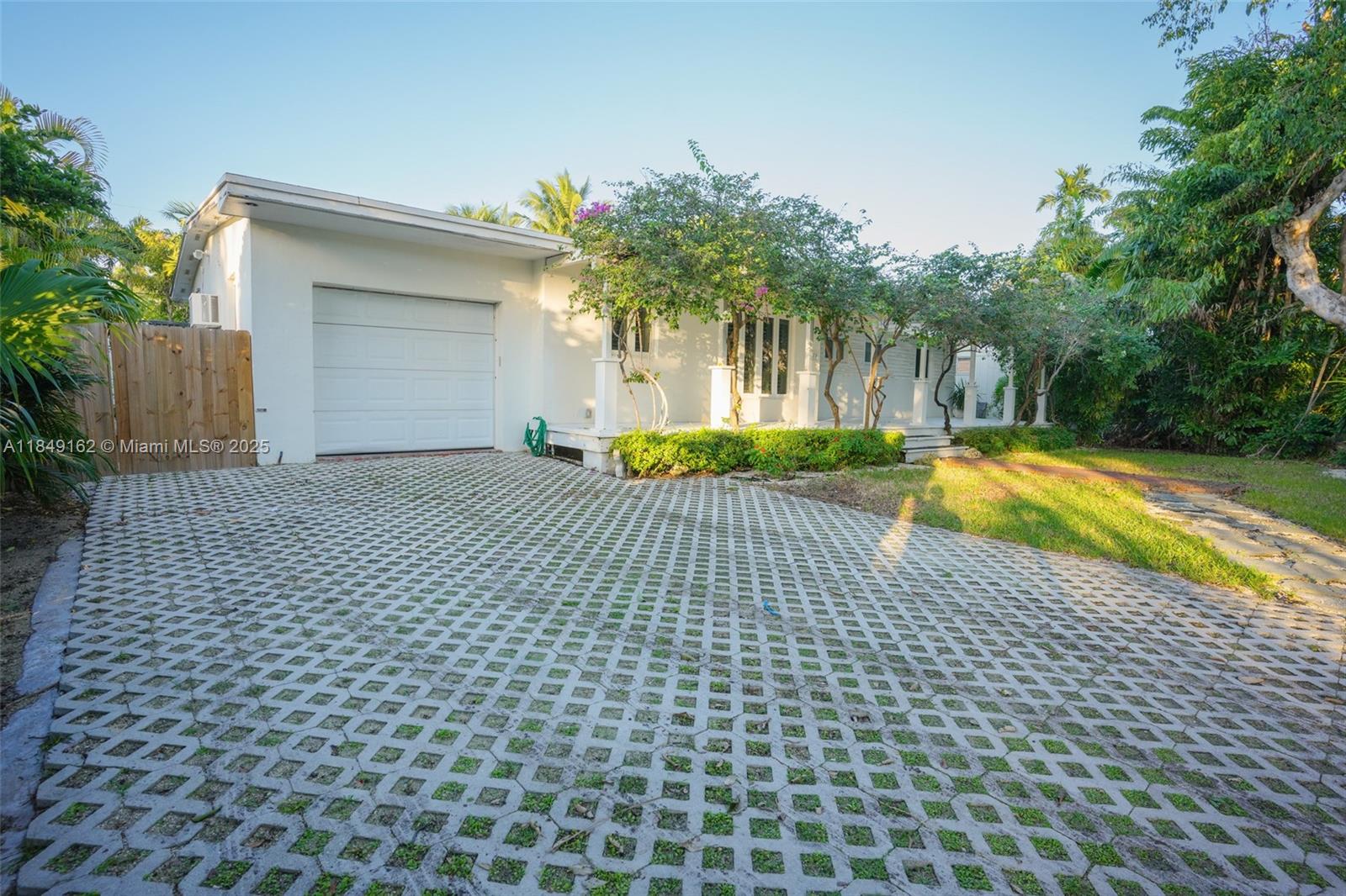 355 Redwood Lane Key Biscayne, FL 33149 - Photo 6 of 34 a view of a backyard