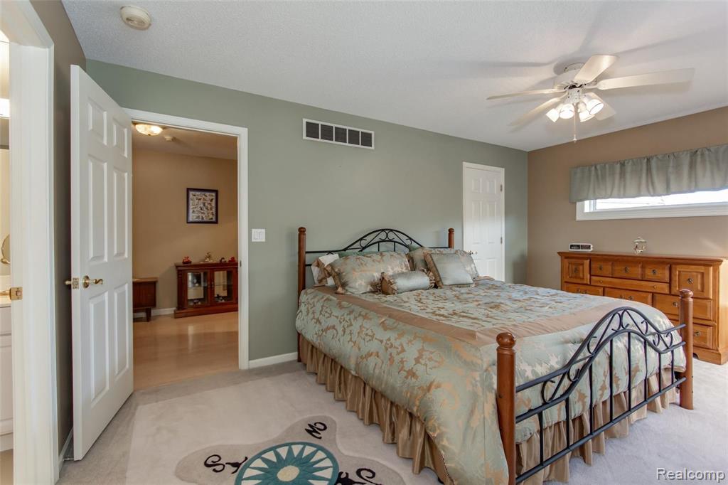 2349 Riverside Pointe Drive St. Joseph, MI 49085 - Photo 38 of 62
